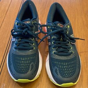 Women’s Saxon Green/Celadon Asics Gel-Nimbus 21 Running Shoes -Size 8 1/2